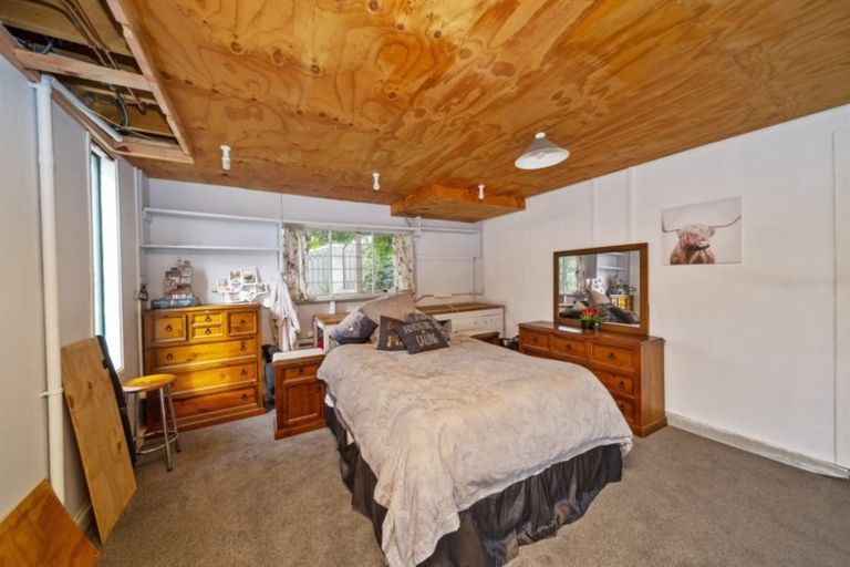 Photo of property in 40 Omata Road, Marfell, New Plymouth, 4310