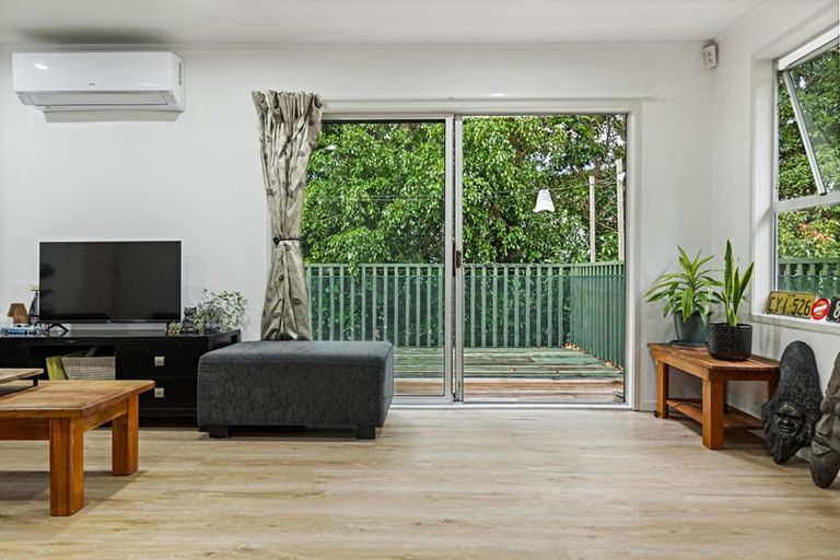 Photo of property in 11 Kilcar Place, Massey, Auckland, 0614