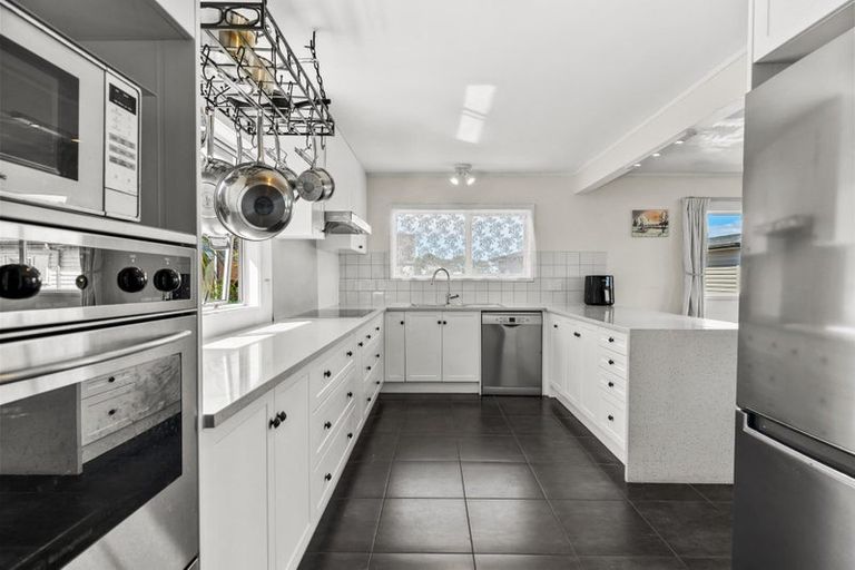 Photo of property in 51 Aberdeen Road, Castor Bay, Auckland, 0620