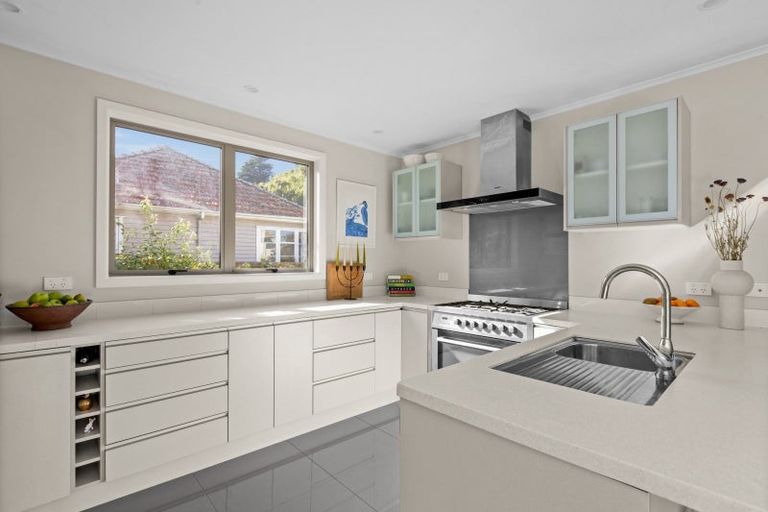 Photo of property in 2 Main Street, Hospital Hill, Napier, 4110