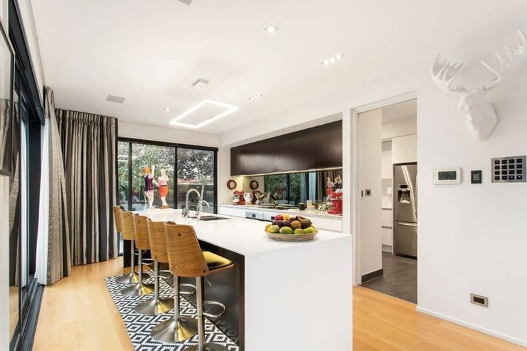 Photo of property in 2 Roa Road, Fendalton, Christchurch, 8041