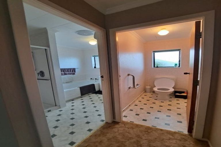 Photo of property in 13a Julian Place, Westown, New Plymouth, 4310