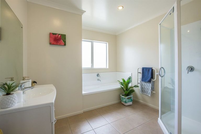 Photo of property in 3 Routeburn Avenue, Aotea, Porirua, 5024
