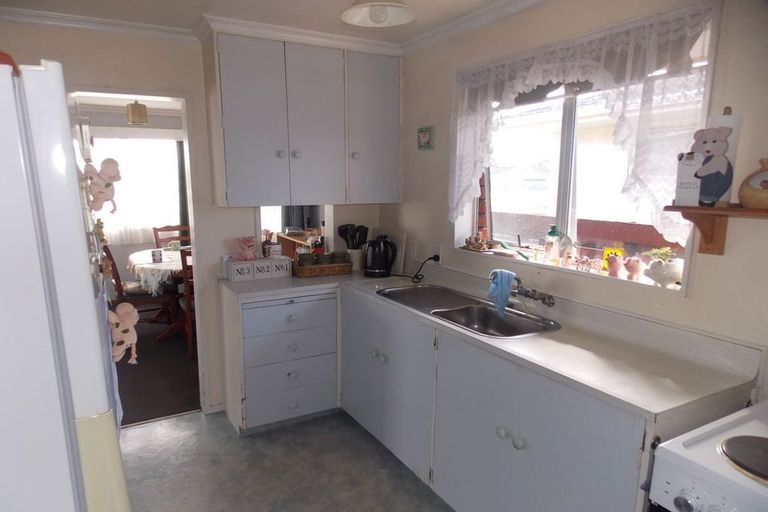 Photo of property in 122 Benmore Avenue, Cloverlea, Palmerston North, 4412