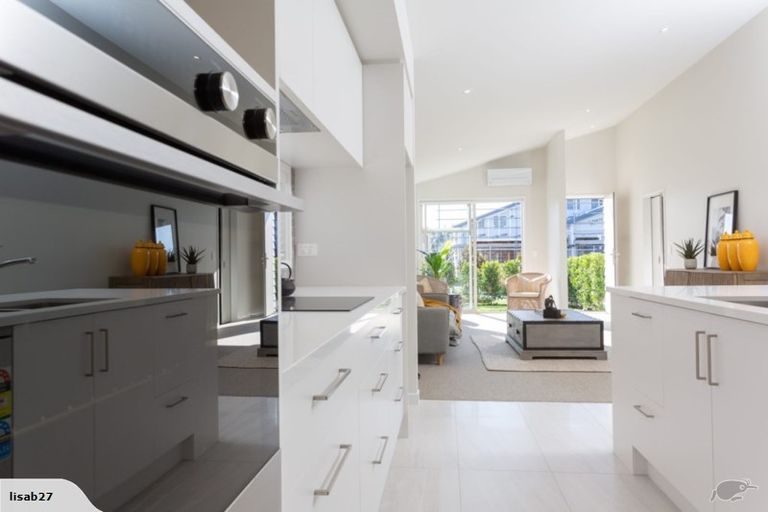 Photo of property in 37 Saint Pauls Drive, Brookfield, Tauranga, 3110