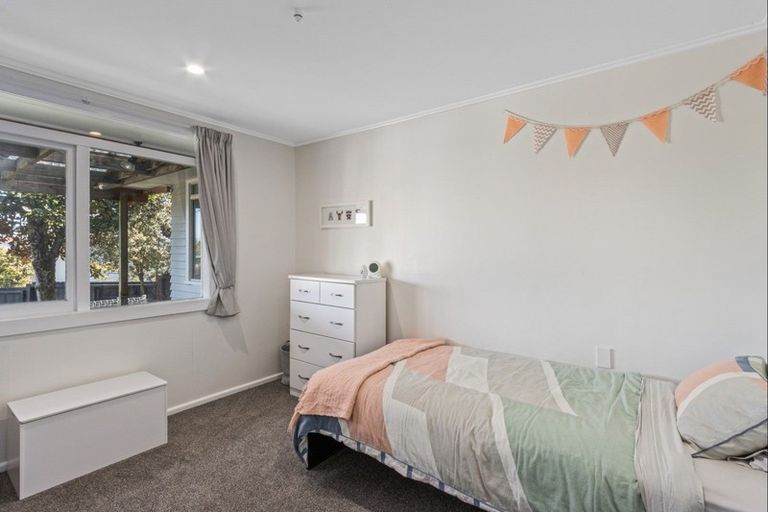 Photo of property in 17 Gardiner Place, Havelock North, 4130