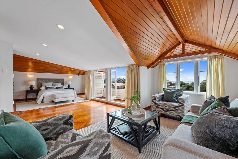 Photo of property in 102a Kitchener Road, Milford, Auckland, 0620