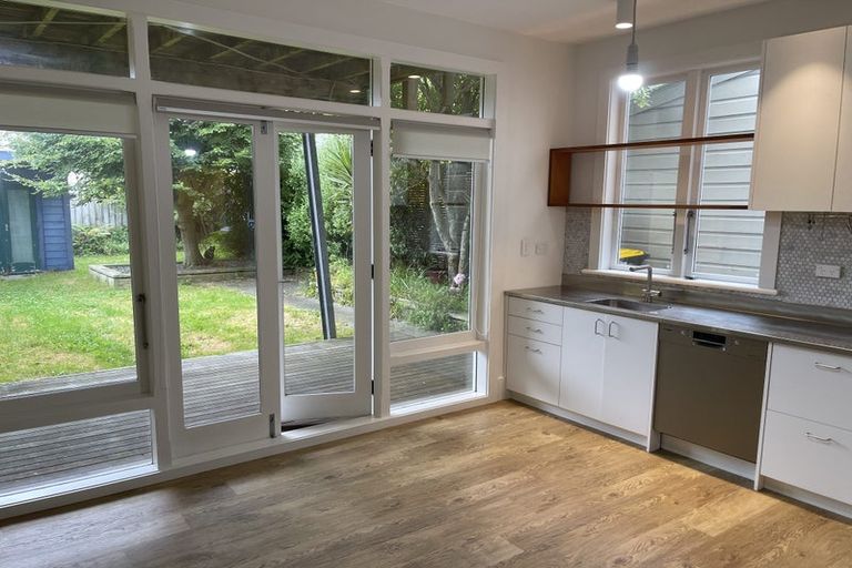 Photo of property in 29 Queen Street, Mount Victoria, Wellington, 6011