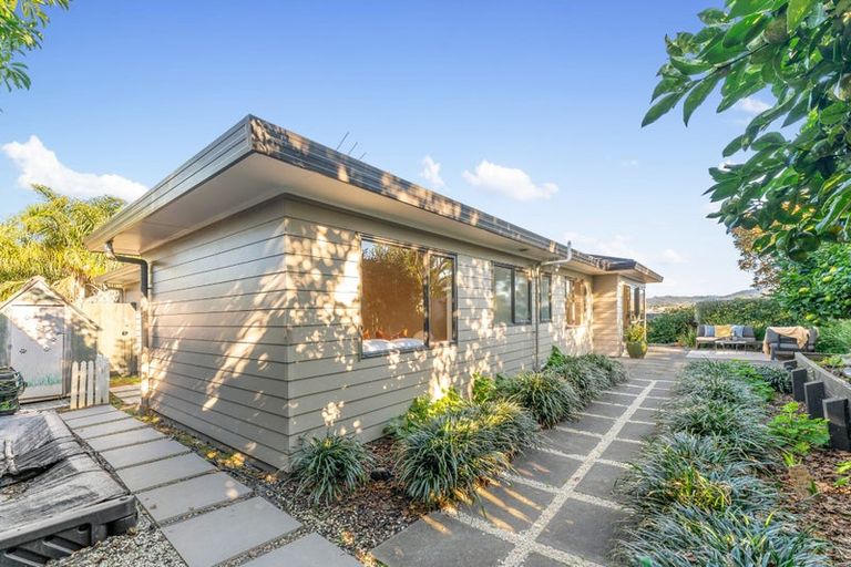 Photo of property in 18 Mckinley Road, Sunnyvale, Auckland, 0612