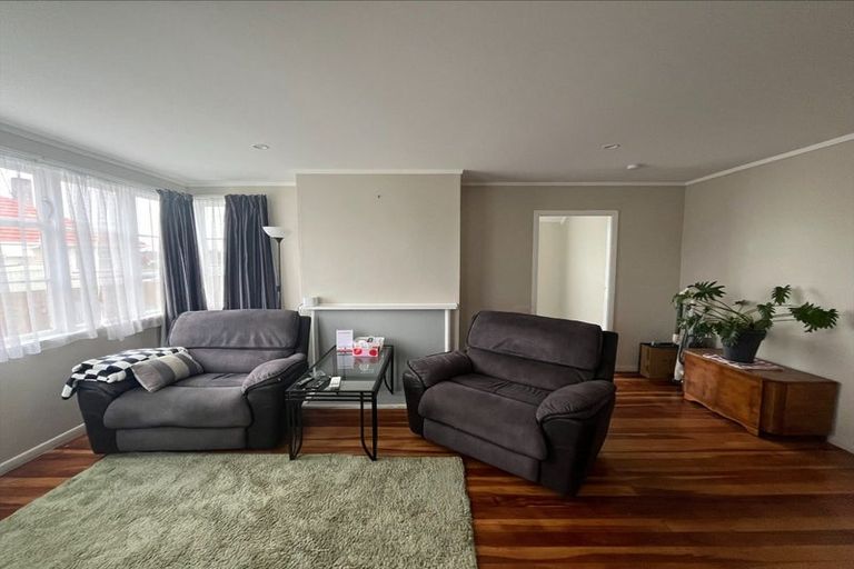 Photo of property in 11 Goldsmith Crescent, Levin, 5510