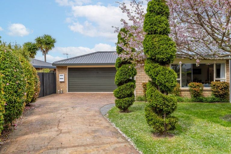 Photo of property in 43 Bouverie Crescent, Flagstaff, Hamilton, 3210