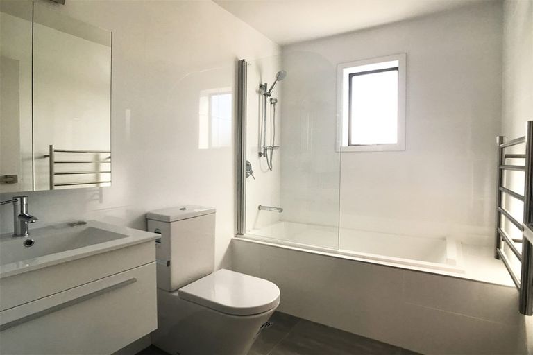 Photo of property in 1 Kanona Way, Albany Heights, Auckland, 0632