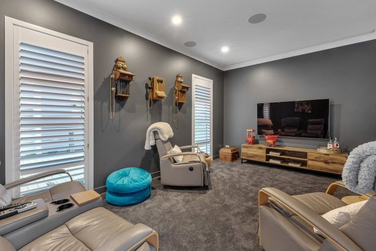 Photo of property in 13 Waitemata Drive, One Tree Point, 0118