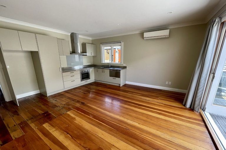 Photo of property in 172a Queens Drive, Lyall Bay, Wellington, 6022