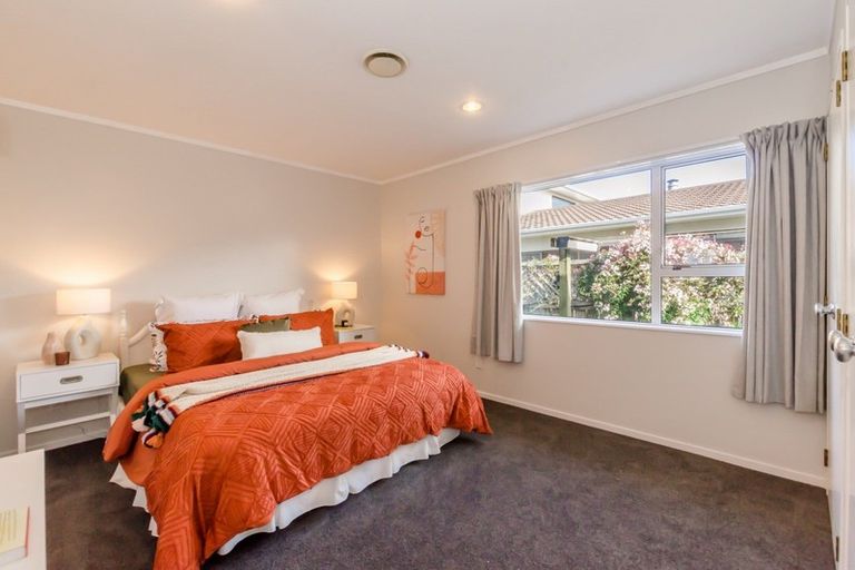 Photo of property in 2 Te Uruhi Grove, Paraparaumu, 5032