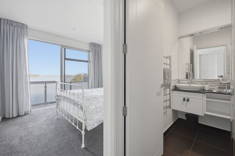 Photo of property in 57 Omokoroa Road, Omokoroa, 3114