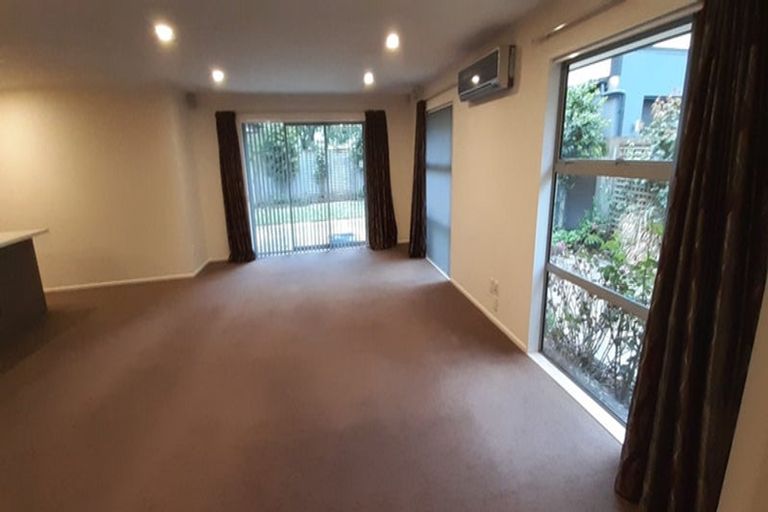 Photo of property in 4 The Oval, Hillmorton, Christchurch, 8024
