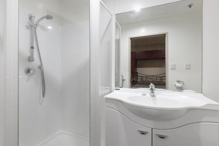 Photo of property in Atrium Apartments, 2h/154 The Terrace, Wellington Central, Wellington, 6011