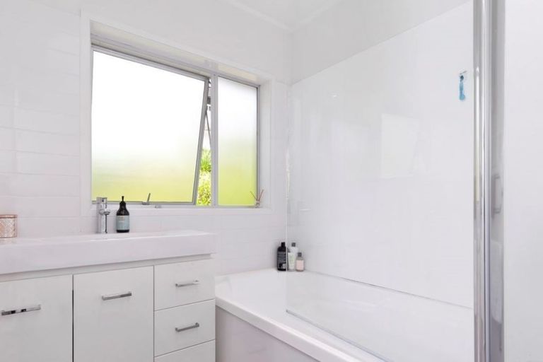 Photo of property in 2/13 Kiri Place, Mairangi Bay, Auckland, 0630