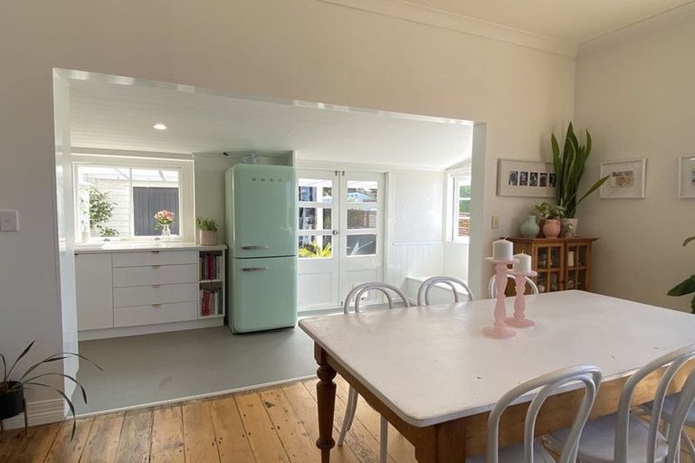 Photo of property in 54 Belt Road, New Plymouth, 4310