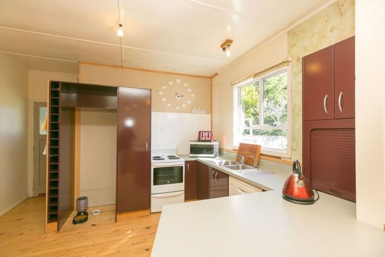 Photo of property in 464 South Road, Omata, New Plymouth, 4374