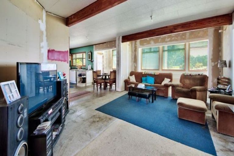 Photo of property in 46 Queen Mary Avenue, New Lynn, Auckland, 0600