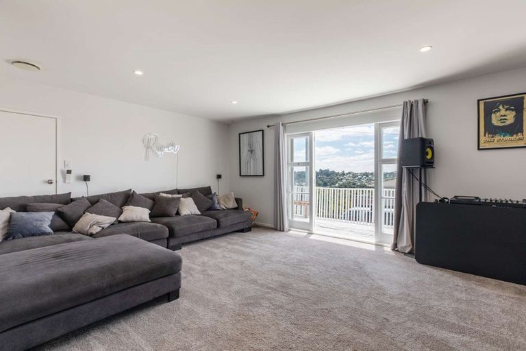 Photo of property in 1/16 Stanley Road, Glenfield, Auckland, 0629