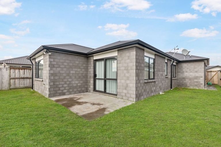 Photo of property in 32 Marion Crescent, Papamoa Beach, Papamoa, 3118