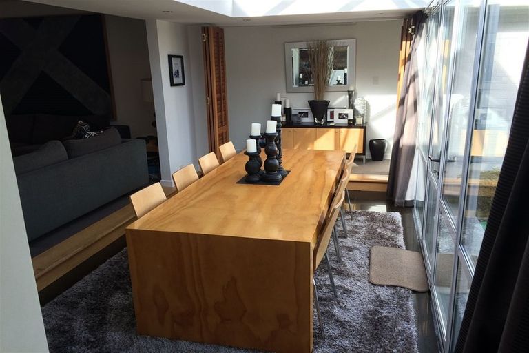 Photo of property in 48 Aikmans Road, Merivale, Christchurch, 8014