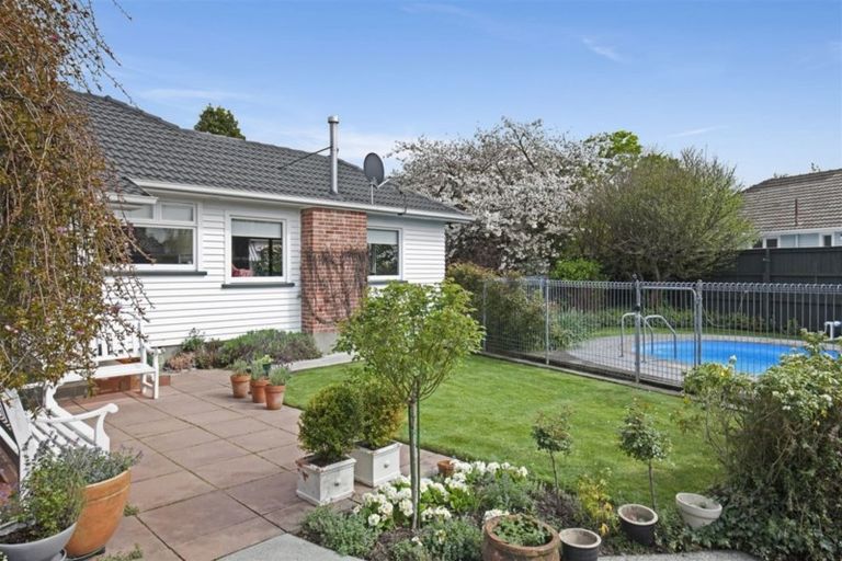 Photo of property in 19 Joyce Crescent, Ilam, Christchurch, 8041