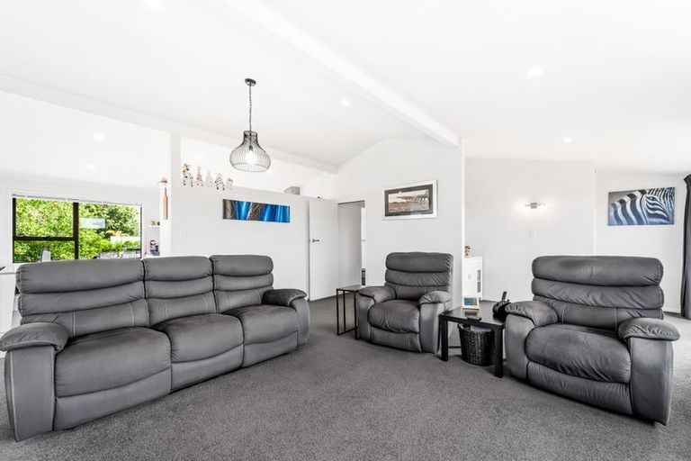 Photo of property in 19b Albatross Road, Red Beach, 0932