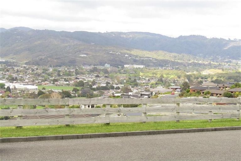Photo of property in 24 Percy Kinsman Crescent, Riverstone Terraces, Upper Hutt, 5018