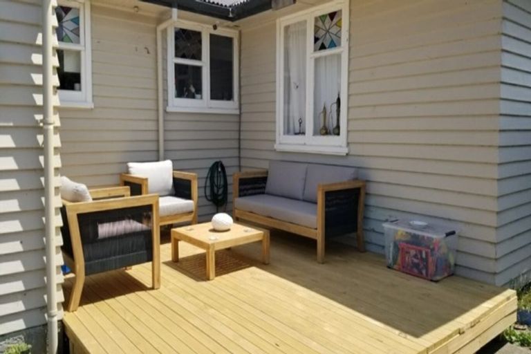 Photo of property in 43 August Street, Stokes Valley, Lower Hutt, 5019