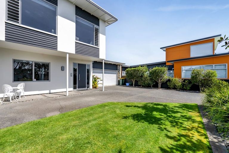 Photo of property in 18 Parkvue Drive, Bell Block, New Plymouth, 4312