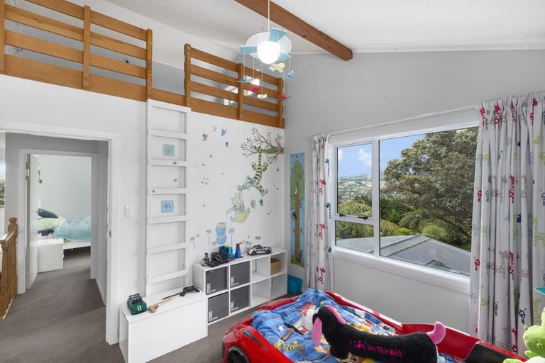 Photo of property in 70 Kahu Road, Paremata, Porirua, 5024