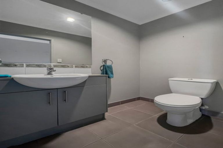 Photo of property in 36 Anchorite Way, Red Beach, 0932