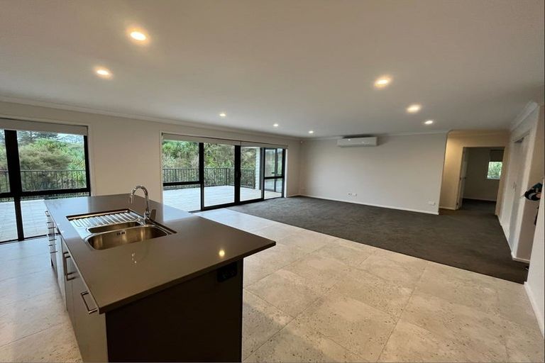 Photo of property in 1 Maraeariki Avenue, Orewa, 0931