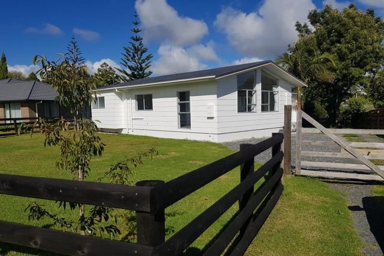 Photo of property in 129 Awaroa Road, Helensville, 0800
