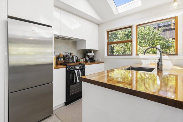 Photo of property in 92a Churton Drive, Churton Park, Wellington, 6037