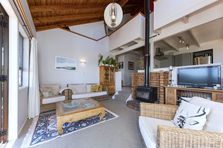 Photo of property in 46 Rayner Road, Piha, New Lynn, 0772