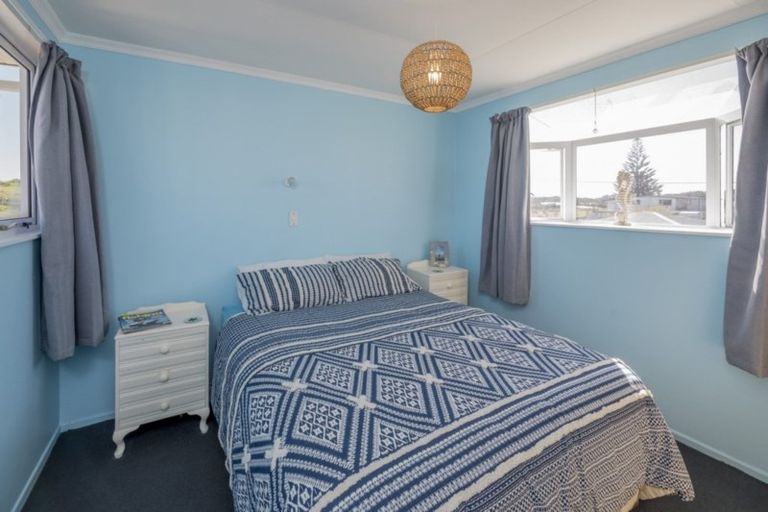 Photo of property in 6 Huia Street, Foxton Beach, Foxton, 4815