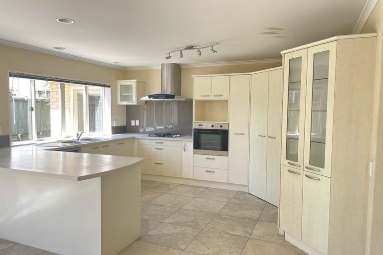 Photo of property in 6 Oswald Close, Flat Bush, Auckland, 2016