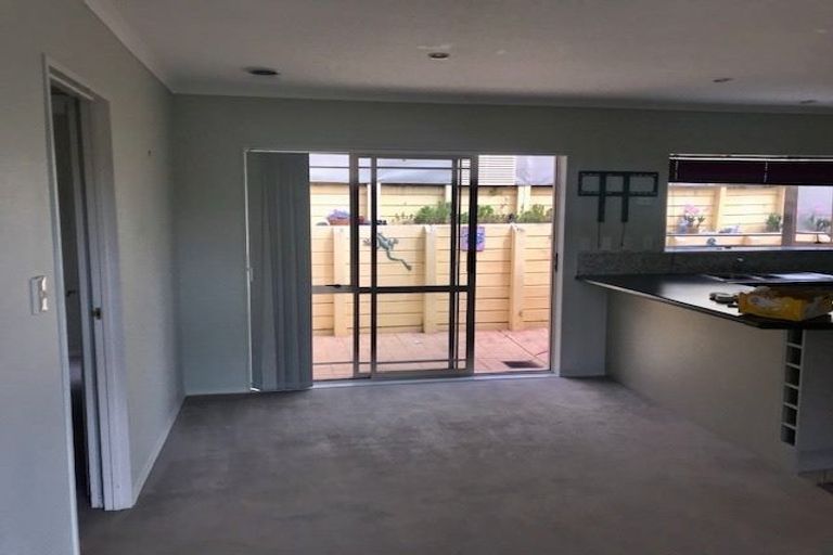 Photo of property in 22 Ruze Vida Drive, Massey, Auckland, 0614