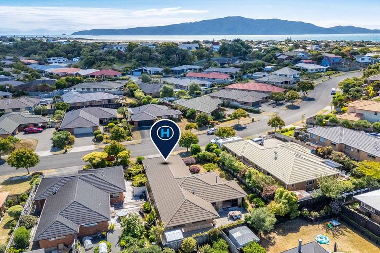 Photo of property in 31 Campion Road, Waikanae Beach, Waikanae, 5036