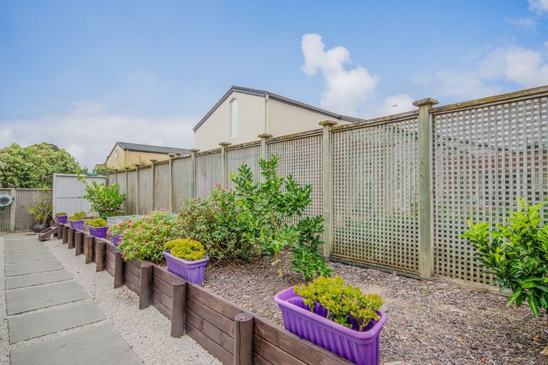 Photo of property in 14 Cellarmans Street, Te Atatu Peninsula, Auckland, 0610