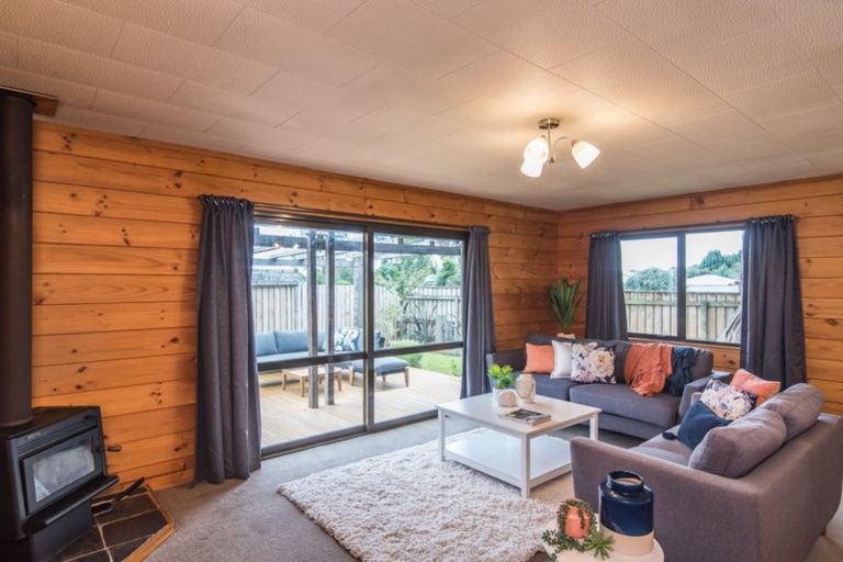 Photo of property in 4 Poneke Drive, Waikanae, 5036