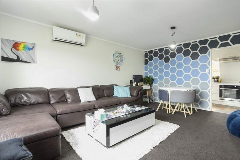 Photo of property in 1/78 West Coast Road, Glen Eden, Auckland, 0602