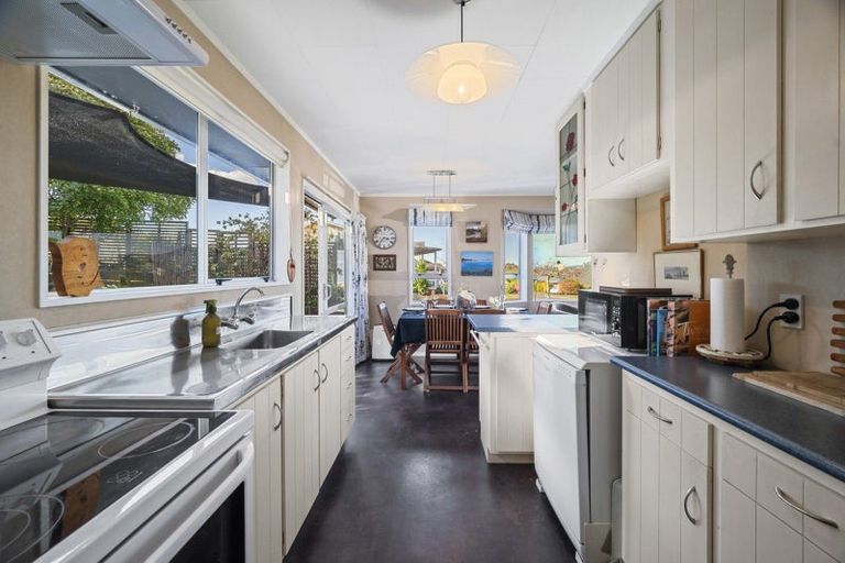 Photo of property in 11a Kinder Street, Acacia Bay, Taupo, 3330