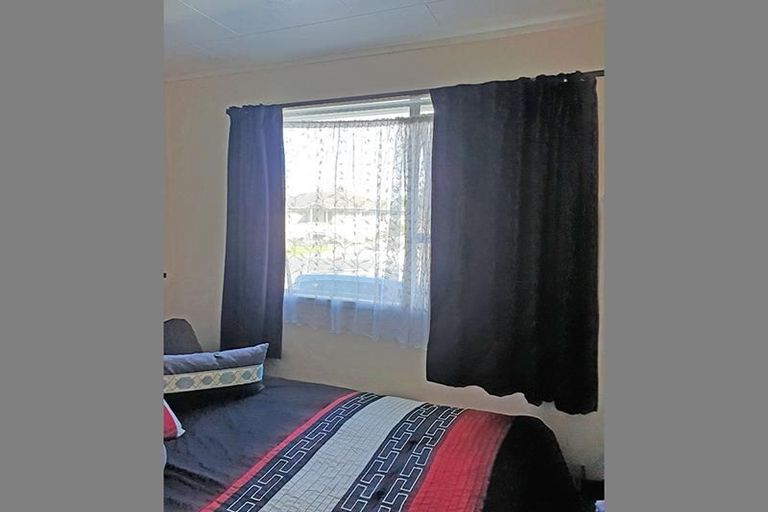 Photo of property in 21 Glennandrew Drive, Half Moon Bay, Auckland, 2012