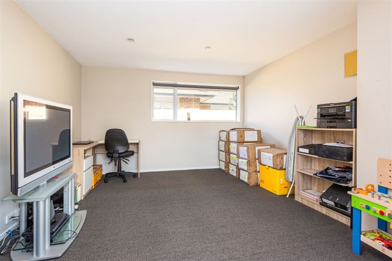Photo of property in 46 Regency Crescent, Redwood, Christchurch, 8051
